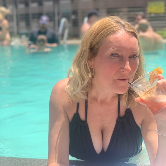 Meet your Posher, Ashlie - Picture 3 of 6